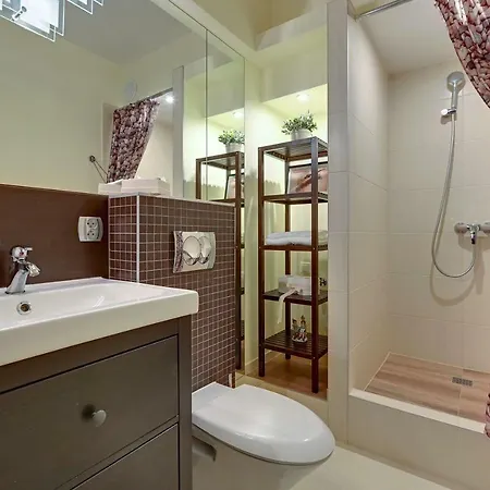 Blue Mandarin Wood شقة *